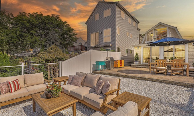 Riverside House | Amazing New England views - Private beachfront by Sabin Point!
