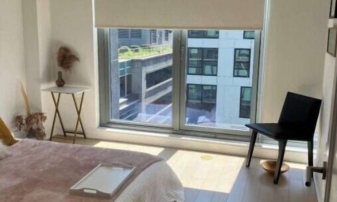Navy Yard Apartment | Amazing One BR Sanctuary Luxurious with Tall Windows near the Navy Yard Metro