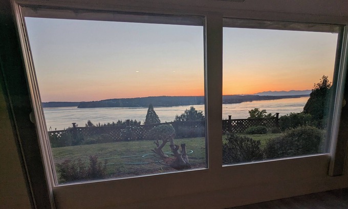 University Place House | Amazing Panoramic Water Views, Enjoy Sunsets & Relax in Tacoma area