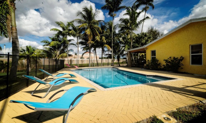 Cooper City House | Amazing ranch experience with private lake & pool