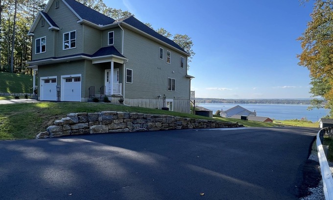 Saratoga Springs House | Amazing Townhome Overlooking Saratoga Lake