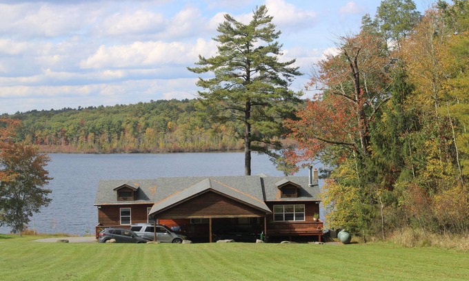 Highland Lake Cabin | Amazing updated Lakeside/Near Hiking,skiing,water rafting/Gameroom/Dog friendly