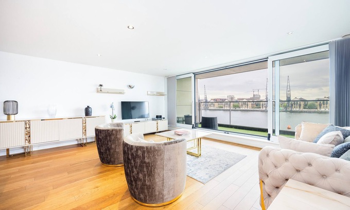 Docklands Apartment | Amazing View Apart | ExCeL Exhibition | O2 Arena