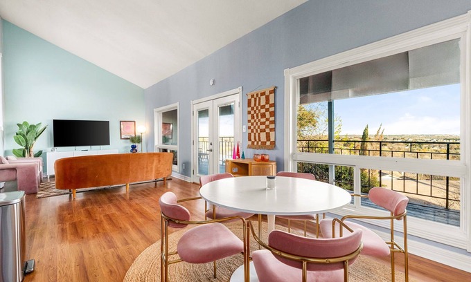 Pecan Springs Springdale House | Amazing View, Spacious, Safe & Quiet Stay!
