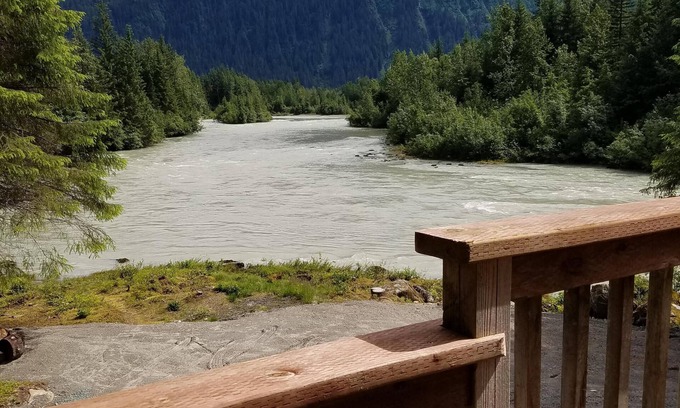 Juneau House | Amazing views of the river and mountains