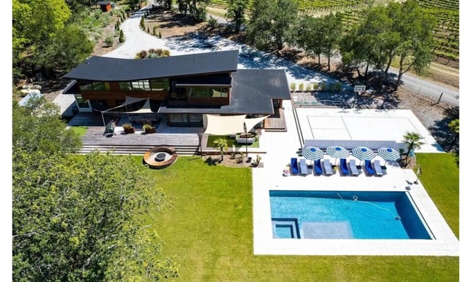 Geyserville House | Amazing Wine Country Estate- Your Private Resort!