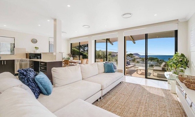 Terrigal Apartment | Amelie - Luxury, Beach View 3 Bedroom Condo - 2 min walk to Terrigal Beach