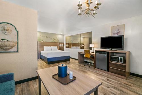 Yucca Valley Hotel | Americas Best Value Inn and Suites -Yucca Valley