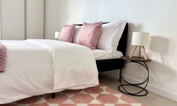 Nossa Senhora do Populo Apartment | Amethyst House