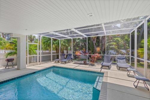Anna Maria House | Ami-1 Block 2 Beach, Big Heated Salt Pool, Sleeps8