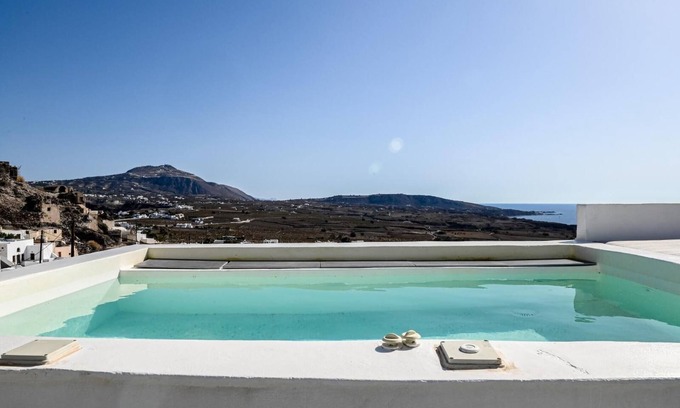 Akrotiri Apartment | Amphora Helios Gem - Private Jacuzzi and Views