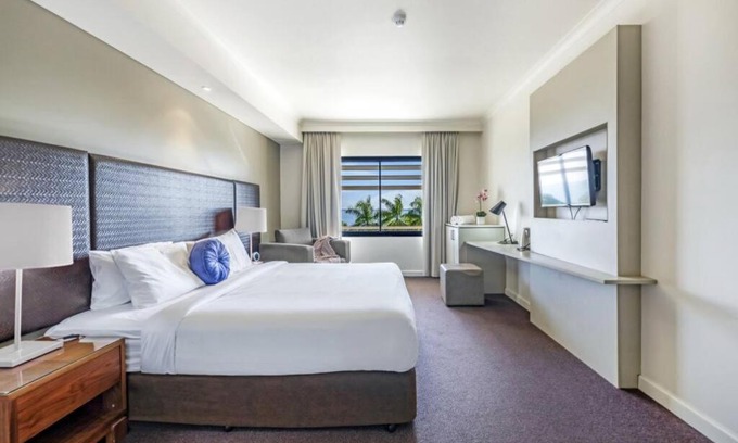 Darwin City Centre Apartment | An Exceptional Seaside Esplanade Locale with Pool