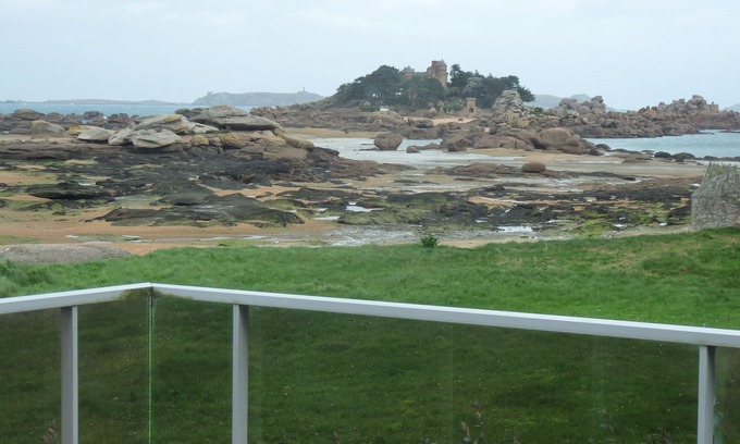 Tregastel Villa | An exceptional view of the sea, white sand beach at 28 m, swimming pool, park,