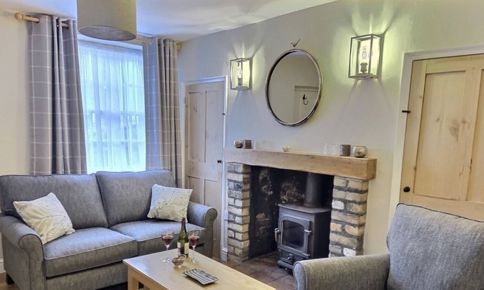 Holt House | An iconic flint terraced cottage centrally located in the heart of Holt
