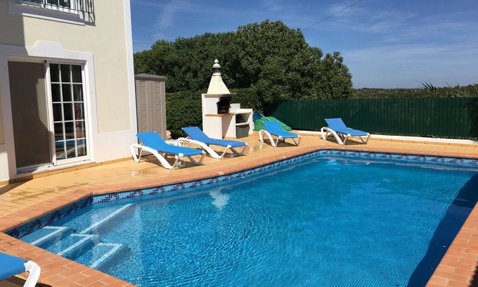 Ferragudo Villa | An Impressive Villa With Private Pool, Air Con, Extensive Gardens & fibre WiFi.