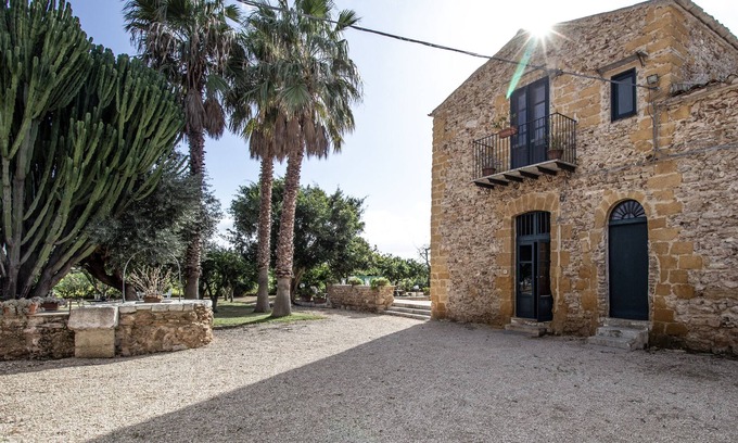 Partinico Villa | An oasis of tranquility, a Villa surrounded by greenery