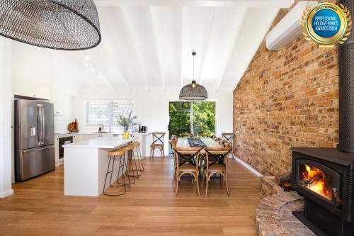 Callala Beach House | Anacapri - Pet Friendly - Opposite Beach - Fireplace