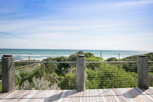 Frankston House | Anchor Beachfront - Pet Friendly on the Beach