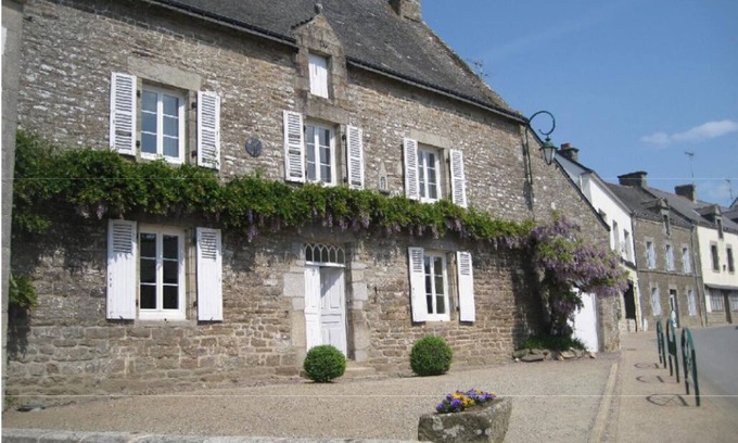 Tredion House | Ancien Prieuré Paysagé Centre Village de Campagne