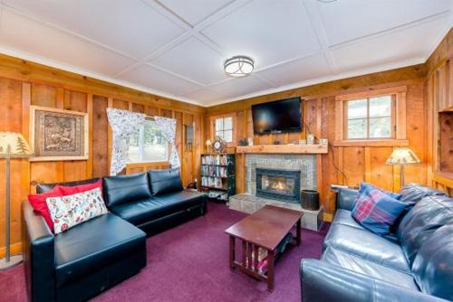 Enterprise House | Aneroid Chalet