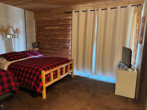 Anglemont Hotel | Anglemont Inn Rent all 16 Rooms for Weddings, Events North Shuswap BC