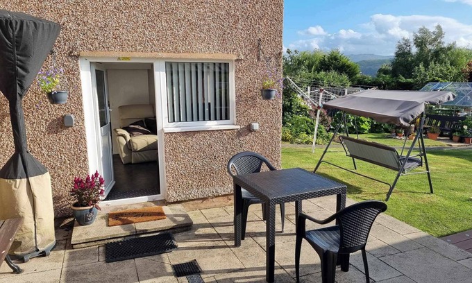 Llandudno Apartment | Ann's Garden Flat, Llandudno and Conwy. Quiet Residential Area, Self Contained