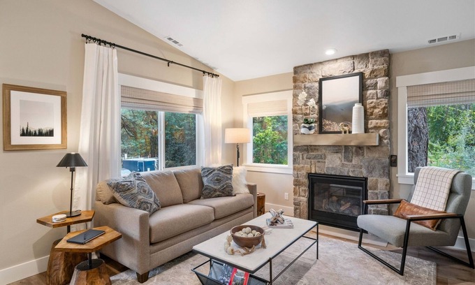 Downtown Leavenworth Condo | Anna Mae`s Hideaway - Ethereal Accommodation