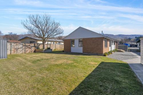 Lowburn House | Antimony Retreat - Cromwell Holiday Home