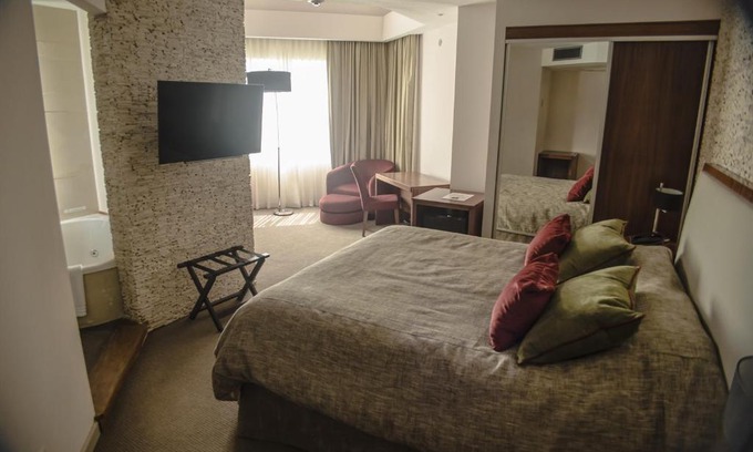 Plaza Huincul Hotel | Antu Malal Hotel