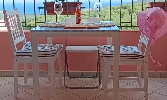 Paduledda Apartment | Apartment 'Sa Suttea Il Mirto' with Sea View, Wi-Fi and Air Conditioning