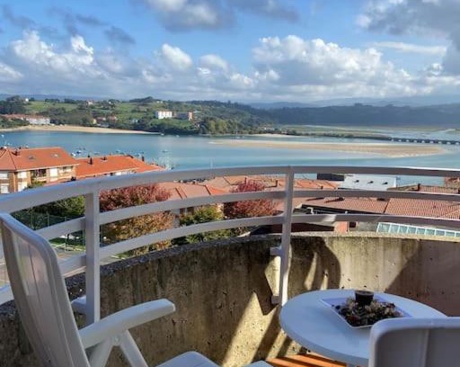 San Vicente de la Barquera Apartment | Apartamento EL PILAR con vistas a la bahía y a los picos