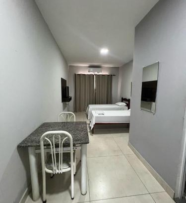 Patos de Minas Apartment | Apartamento 110 - Suíte com ar condicionado