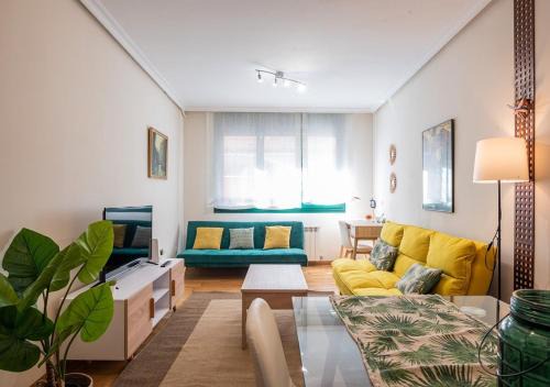 Cangas de Onis Apartment | Apartamento céntrico con wifi y parking de coche tamaño medio
