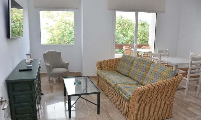 Zahara de los Atunes Apartment | Apartamentos Doña Lola Zahara