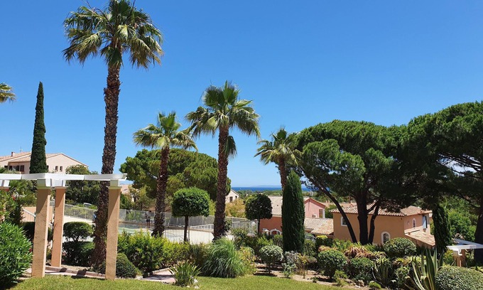 Giens Apartment | Apartement * 4 people , Residence's swimming pool -Presqu ile de Giens HYERES