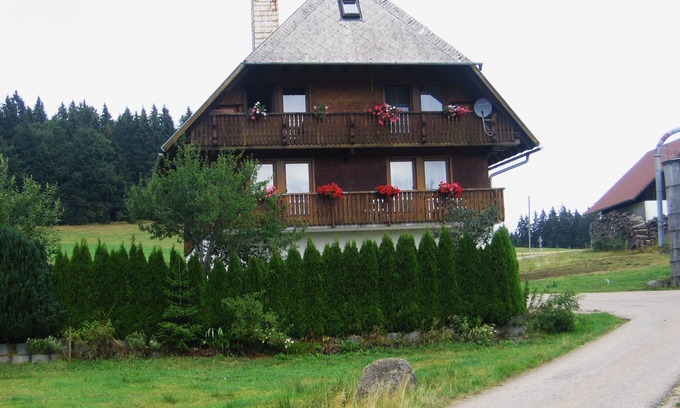 Schoenwald Apartment | Apartment 'Wernet' with Mountain View, Private Garden and Wi-Fi