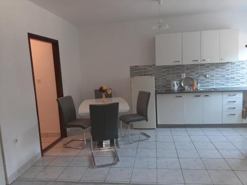 Golubic Apartment | Apartman Čurčić