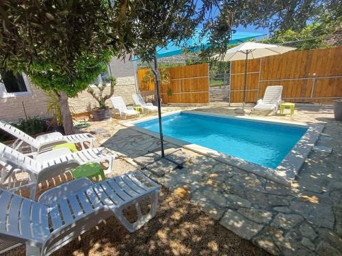 Kastel Gomilica Apartment | Apartman with swiming pool