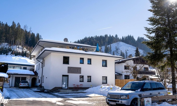 Hopfgarten im Brixental Apartment | Apartment with fitness room, 50m to the ski bus