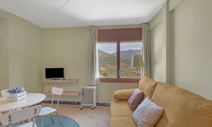 Sant Llorenc de Morunys Apartment | Apartment 'El Campanar' with Shared Garden and Wi-Fi