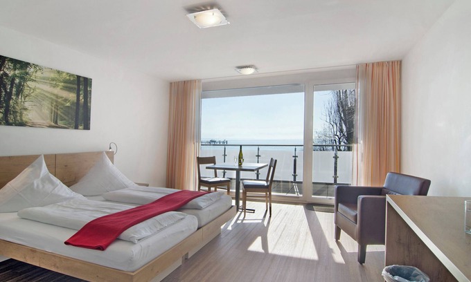 Immenstaad am Bodensee Apartment | Apartment 'A1 1 Obergeschoss Nummer 12' with Shared Terrace, Shared Garden and Wi-Fi