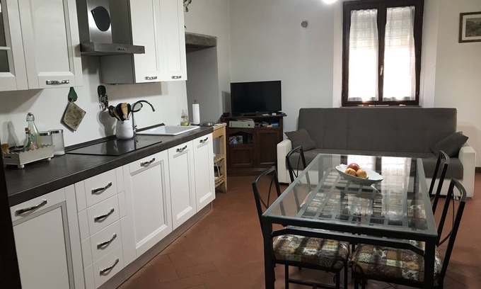 Castiglion Fiorentino Apartment | Apartment with balcony in the Perugia-Siena-Florence triangle