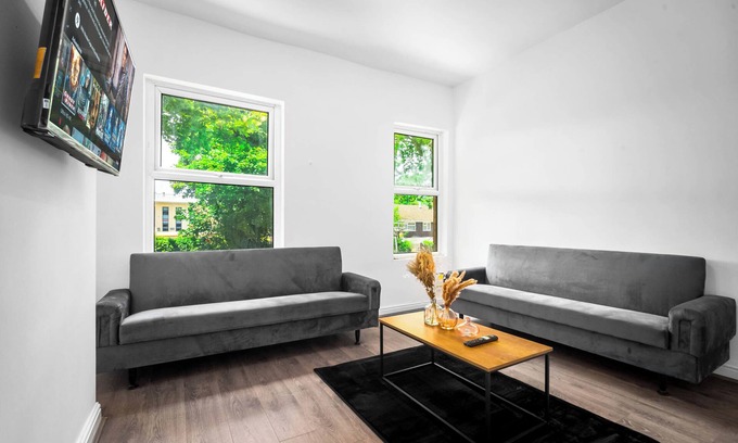 Acocks Green Apartment | Apartment 1 Bedroom,Sleeps6,Parking