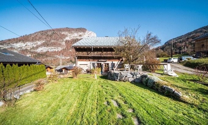 Sixt-Fer-a-Cheval Apartment | Apartment '110 M2 Rénovés Dans Ancienne Ferme' with Mountain View, Private Terrace and Wi-Fi