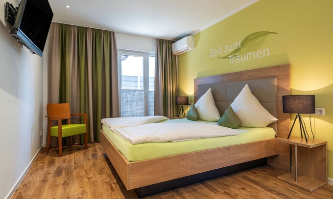 Hagnau Apartment | Apartment '301' with Shared Garden, Wi-Fi and Air Conditioning