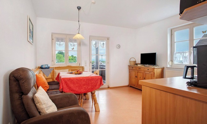 Kressbronn Apartment | Apartment '5, 45 Qm' with Shared Garden, Balcony and Wi-Fi