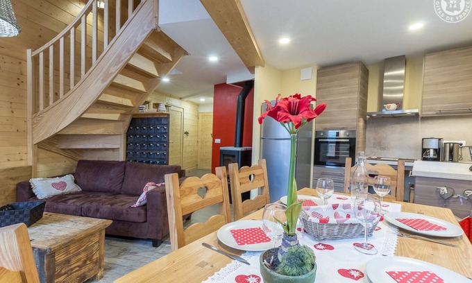 Sollieres-Sardieres Cottage | Apartment 6 persons "la Parrachée" 4 stars