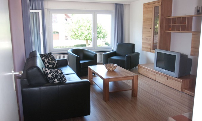Unteruhldingen Apartment | Apartment "Altbau" 1st floor, 60sqm, 1 bedroom, 1 living/sleeping area max. 4 persons