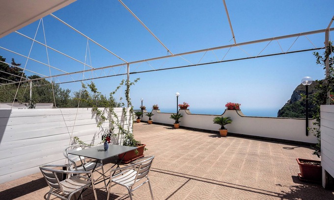Nerano Apartment | Apartment 'Appartamento Nerano' with Sea View, Wi-Fi and Air Conditioning