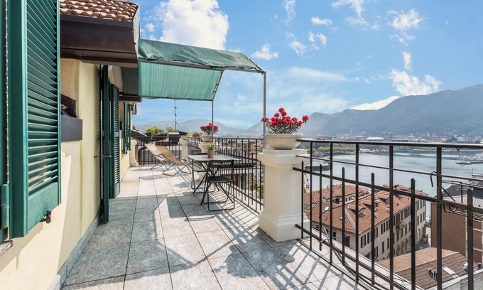 Como Apartment | Apartment "Attico Vista Lago" in Como with Lake View, Wi-Fi & Terrace